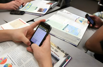 La vuelta a clases será con la restricción del uso de celulares en las escuelas