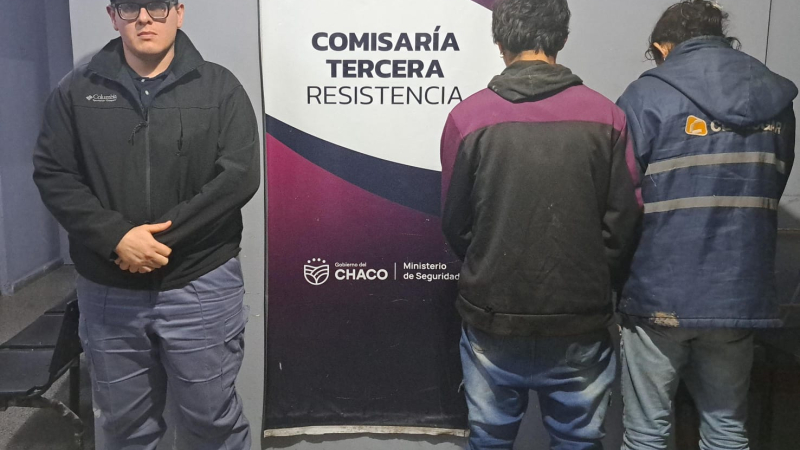 Detienen a dos hombres con una llave de paso y los vinculan al robo de medidores