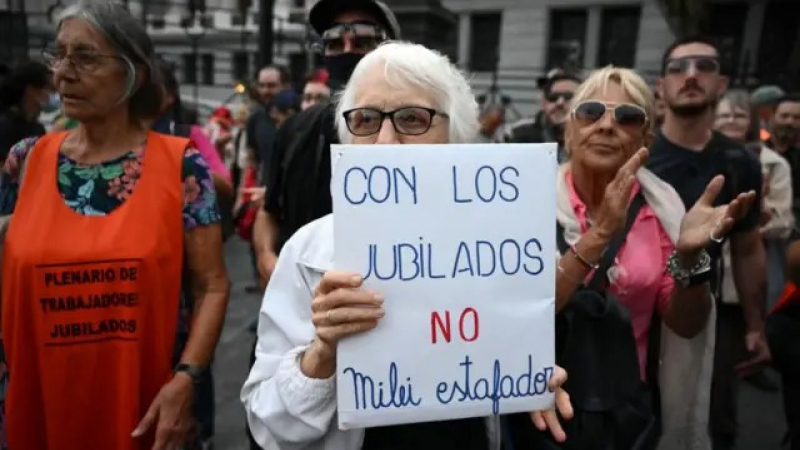 El bono para los jubilados seguirá congelado en $ 70.000