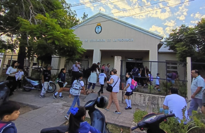 Se reanudan las clases en un complicado escenario de reclamos