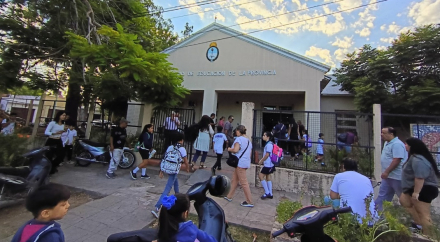Se reanudan las clases en un complicado escenario de reclamos 2 escuela