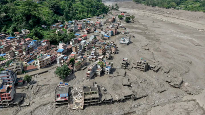 Una inundación arrasó una región de Nepal: hay al menos 95 muertos y casi 400 turistas desaparecidos