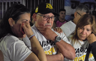 A un mes del crimen de Julián Álvarez Guardia, familiares y amigos marcharon a Fiscalía