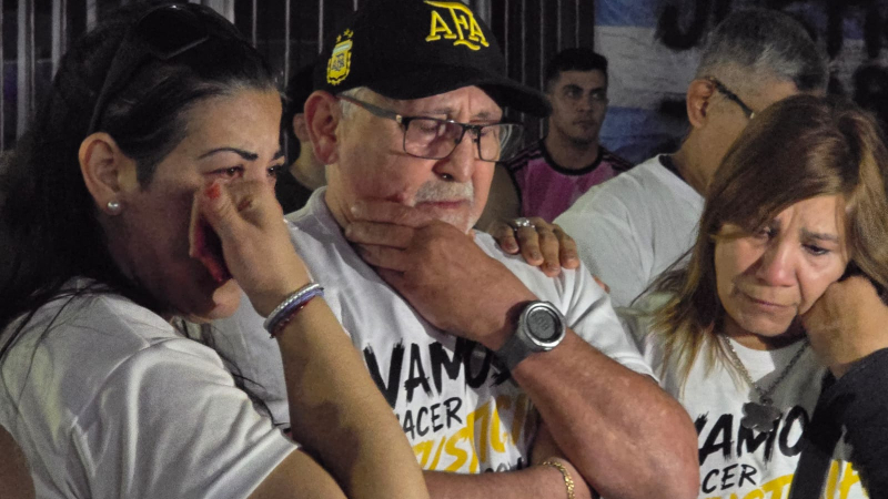 A un mes del crimen de Julián Álvarez Guardia, familiares y amigos marcharon a Fiscalía