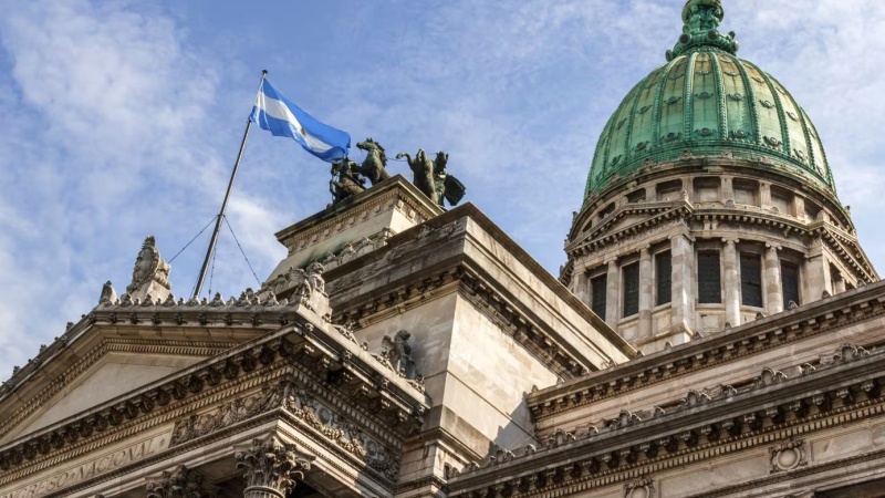 El gobierno comienza la semana con la presentación de dos proyectos legislativos