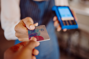 Tarjeta Tuya: cuotas y reintegro para renovarse en primavera