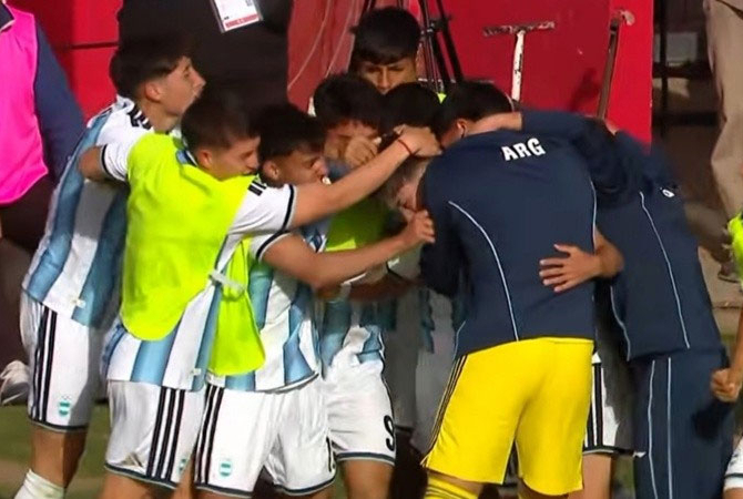La Sub 19 empató sobre la hora y pasó a semifinales
