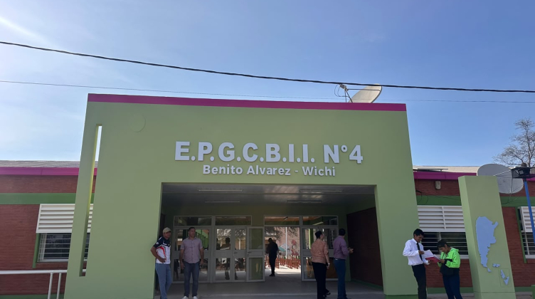 Zdero inauguró una refacción escolar y anunció viviendas en Wichí - El Pintado