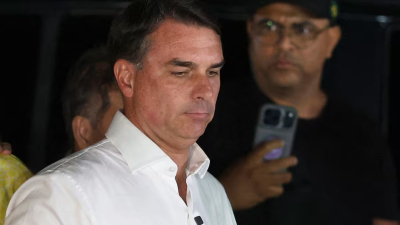 Flavio Bolsonaro huyó de Brasil, pese a que la Justicia se lo prohibió