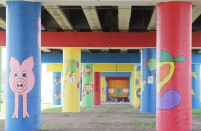 El viaducto sigue sumando color: se inauguró la intervención artística en las columnas