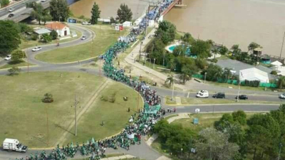Alto acatamiento al paro docente en las universidades y masiva concurrencia a la marcha