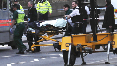 Un atentado causa tres muertos y provoca caos en el corazón del poder británico