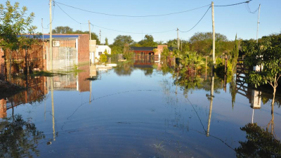 En Tres Horquetas la crecida del río Tragadero sigue dejando familias bajo agua