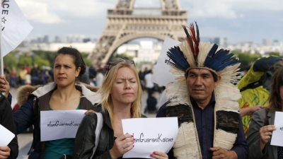 París: guaraníes denuncian persecución en Brasil