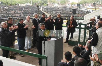 El gobernador anunció la condonación de deudas y del impuesto inmobiliario rural para productores