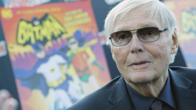 A los 88 años murió Adam West, actor de la serie “Batman”