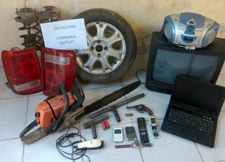 57POLICIAL-ENCUENTRANARMAS.jpg
