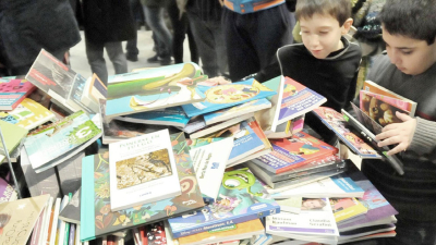 Invita a festejar el día del padre a la Feria del Libro