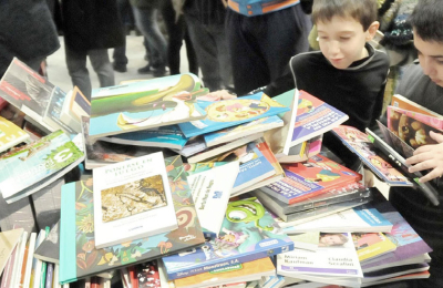 Invita a festejar el día del padre a la Feria del Libro