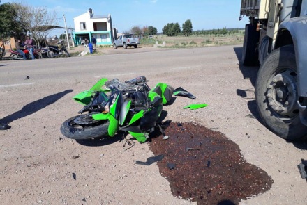 58joven-moto-grave.jpg