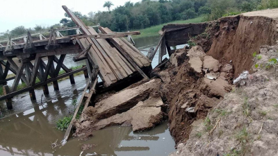 Preocupación por la caída del puente Bergagno que une Fontana y Puerto Tirol