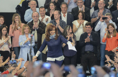 Con un duro discurso contra el gobierno Cristina inició la campaña para octubre