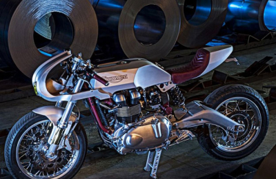 Una Triumph acero y aluminio