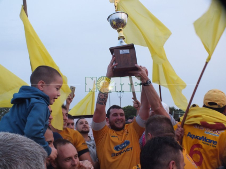 Curne campeon.jpg