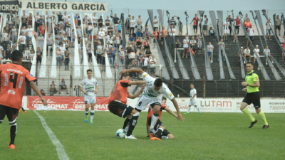 For Ever rescató un empate ante Mandiyú