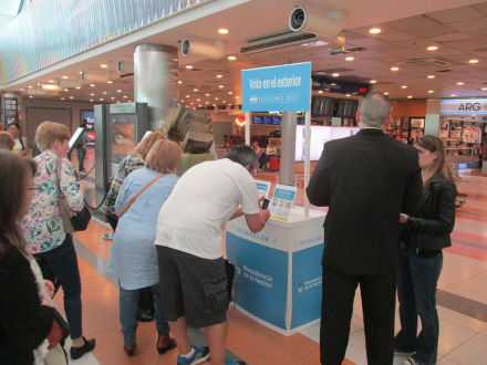 Stand2.jpg