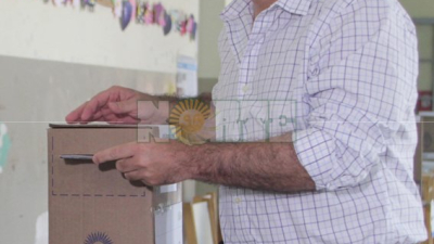 Jorge Capitanich fue el primero en votar y apuntó a la agenda electoral: el marketing superó al contenido de la discusión