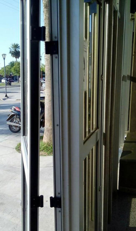 PUERTA-CASI-ROBADA.jpg