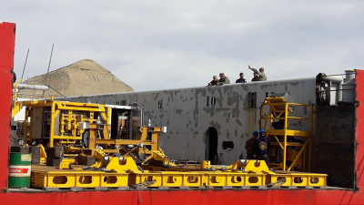 Fuertes vientos retrasan la carga del minisubmarino de EEUU al buque Shopie Siem