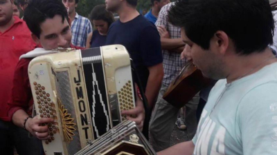 Policías quisieron impedir que Montiel siga tocando en una plaza