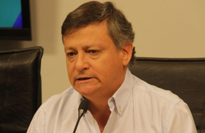 Peppo diserta sobre estrategias políticas en la Universidad George Washington