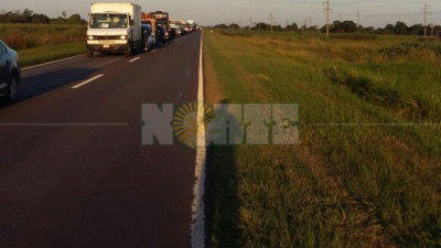 Automovilistas varados y serias demoras por el corte de ruta de carpinteros en Machagai