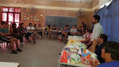 Charla debate y entrega de elementos deportivos a escuela secundaria de Laguna Limpia