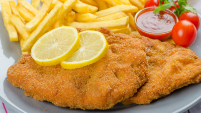 Milanesas: cuatro trucos que no fallan para que el pan rallado no se despegue de la carne