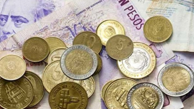 Peso argentino se hunde a nuevo piso récord a pesar de medidas oficiales