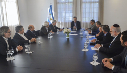 Macri con empresarios.jpg