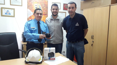 Donaron una cámara fotográfica a la División Bomberos