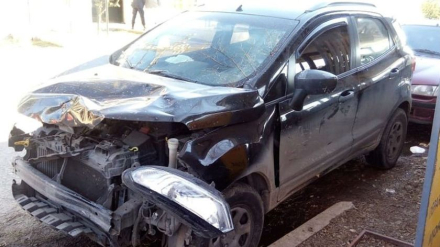 El auto de Fabio Correa, frente a la sede policial.jpg
