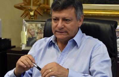 El gobernador anticipa un tope temporal de un año con límite de 12 sueldos mínimos