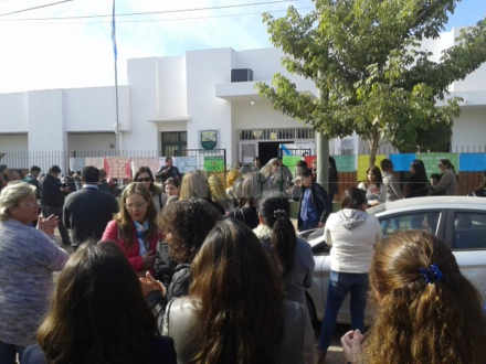 58escuela parroquial.jpg