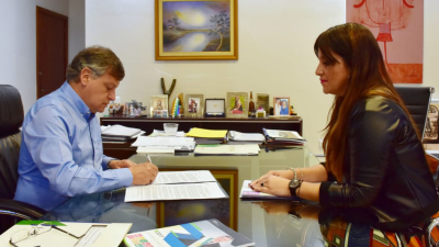 El proyecto de ley de tope salarial establece fijar 10 salarios mínimos por 12 meses