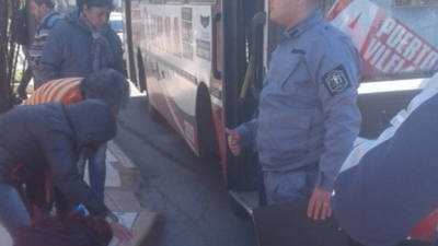 Pasajera se accidenta al descender de un colectivo de la línea 106