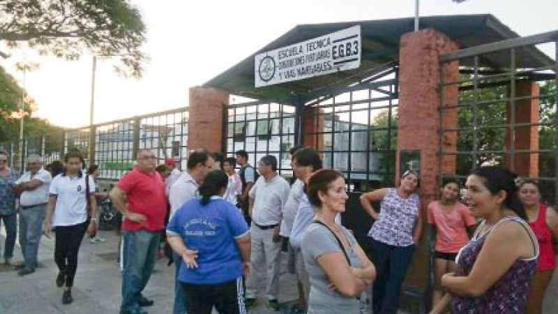 Corrientes: apuñalan a un estudiante de 16 años para robarle el celular y la mochila