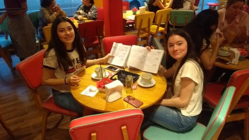 Confitería correntina premia con una merienda a alumnos destacados