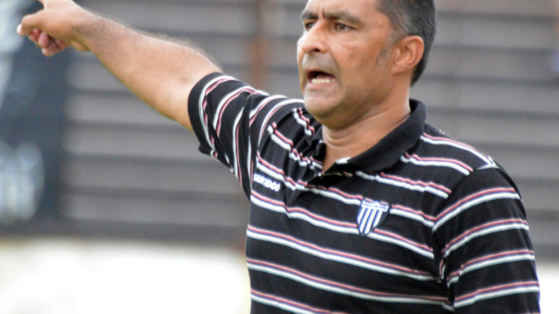 Luis Medero caliente y crítico: "no fuimos un equipo inteligente"