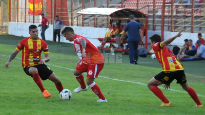 Liga: Estudiantes busca la punta en soledad